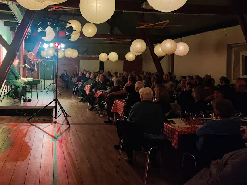 Gæsterne hygger sig på Havarthigaarden